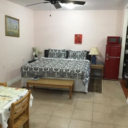 Studio Apartment At Historical House Galveston Buitenkant foto