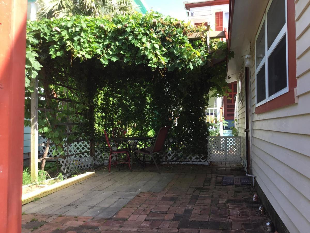 Studio Apartment At Historical House Galveston Buitenkant foto