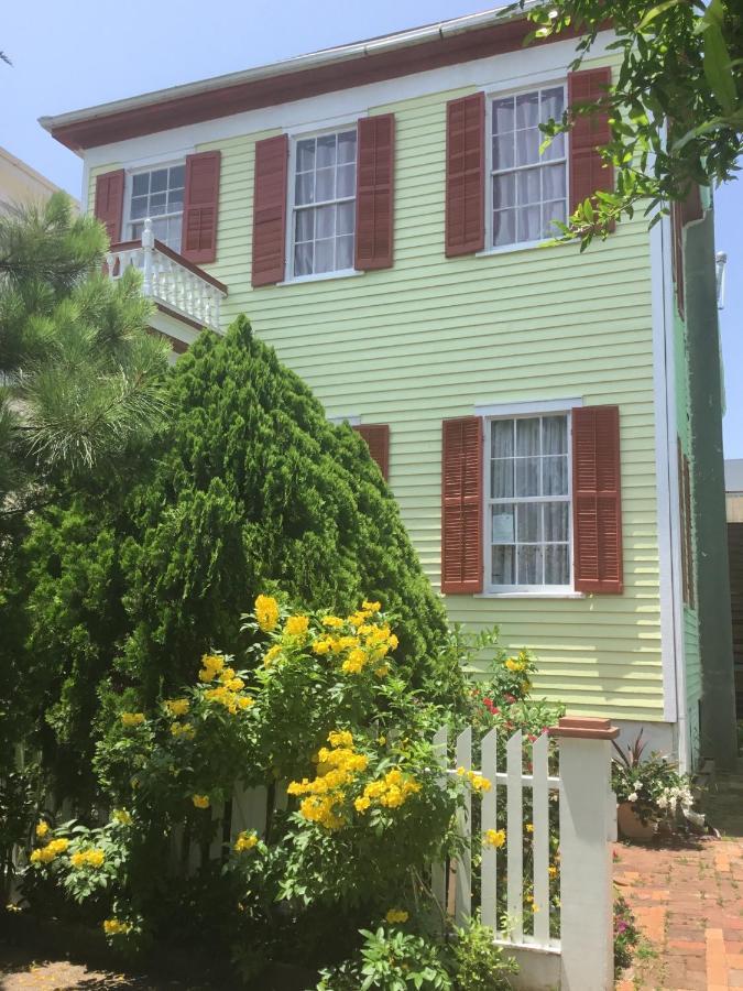 Studio Apartment At Historical House Galveston Buitenkant foto