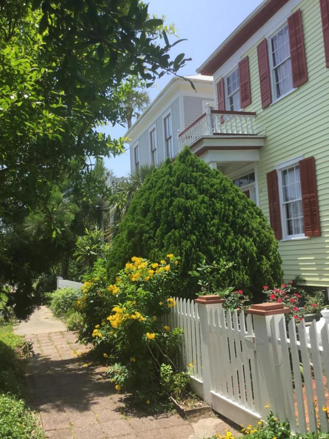 Studio Apartment At Historical House Galveston Buitenkant foto